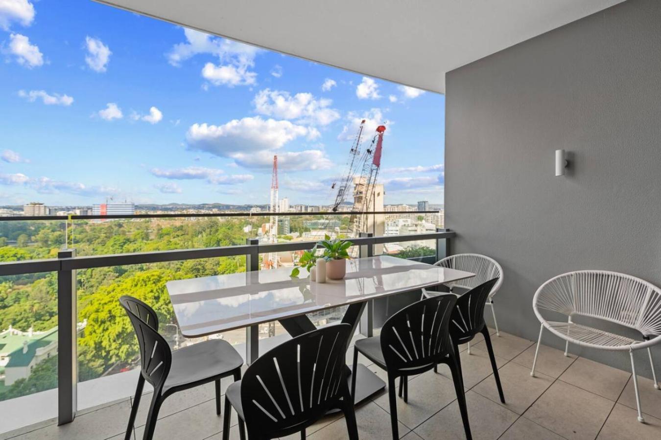 Prime Stay, Steps To River Mall And South Bank Apartment *